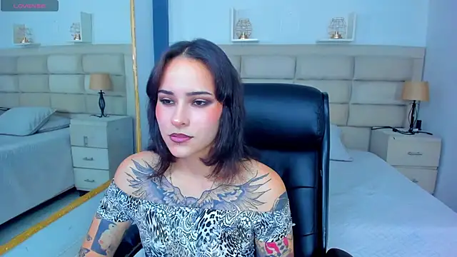 Snapshot of AnnyThompson_ chatting on October 4, 2025, 9:27 pm AnnyThompson online show from October 4, 2025, 9:27 pm