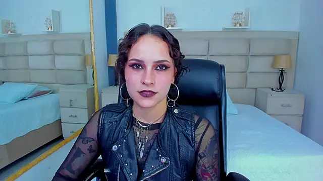 Snapshot of AnnyThompson_ chatting on October 10, 2025, 9:04 pm AnnyThompson online show from October 10, 2025, 9:04 pm