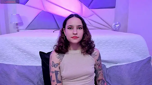 AnnyThompson  online show from January 26, 2025, 8:45 pm