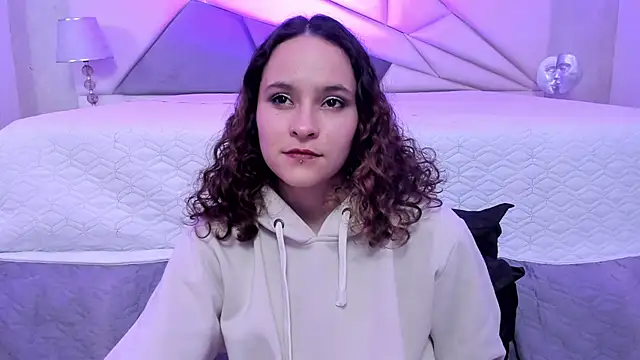 AnnyThompson  online show from January 29, 2025, 11:35 pm