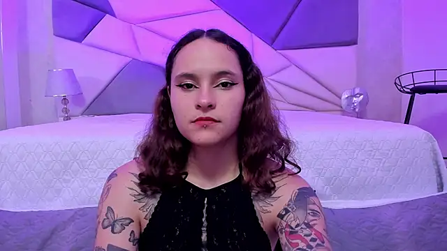 AnnyThompson  online show from January 24, 2025, 11:23 pm