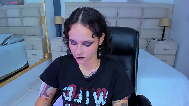 Snapshot of AnnyThompson_ chatting on October 12, 2025, 8:54 pm AnnyThompson online show from October 12, 2025, 8:54 pm