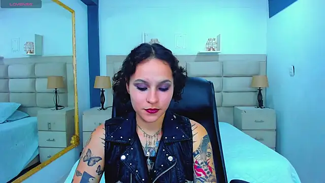 Snapshot of AnnyThompson_ chatting on September 19, 2025, 8:57 pm AnnyThompson online show from September 19, 2025, 8:57 pm