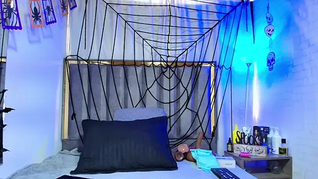 Snapshot of Zoe_Curvy chatting on October 29, 2025, 12:48 pm Zoe Curvy online show from October 29, 2025, 12:48 pm