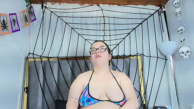 Snapshot of Zoe_Curvy chatting on October 8, 2025, 12:17 pm Zoe Curvy online show from October 8, 2025, 12:17 pm