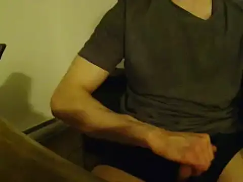 L0cKyseven77 online show from March 18, 2025, 9:23 am