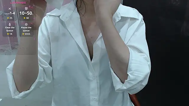 Snapshot of KaleAnisa chatting on September 21, 2025, 1:33 am KaleAnisa online show from September 21, 2025, 1:33 am