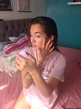 lauvelez   online show from February 4, 2026, 2:34 pm