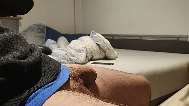 Snapshot of Alphapimmelchen chatting on October 24, 2025, 7:13 pm Alphapimmelchen online show from October 24, 2025, 7:13 pm