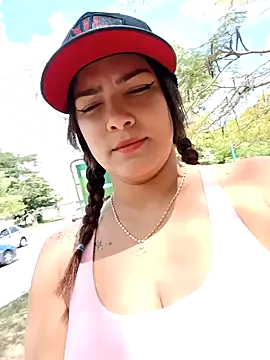 camiysebas21 online show from October 2, 2025, 5:49 pm