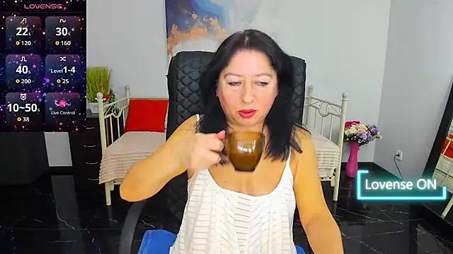 Snapshot of Julia_Dean chatting on February 19, 2026, 1:30 pm Julia Dean online show from February 19, 2026, 1:30 pm