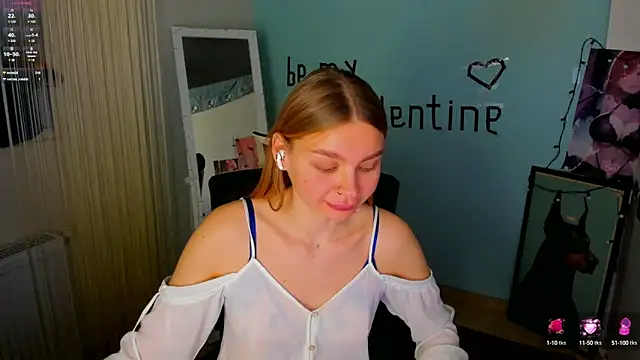 Snapshot of Molly_sweetie chatting on February 9, 2025, 10:09 am Molly sweetie online show from February 9, 2025, 10:09 am