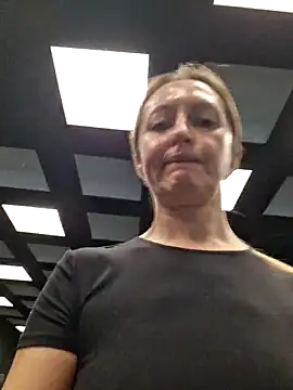 Miss    Mia  online show from December 20, 2025, 9:45 am