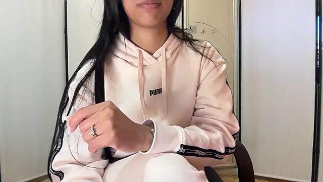 Dulce latingirl online show from November 13, 2025, 9:51 pm