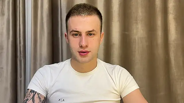 Snapshot of Dalyndilor chatting on September 9, 2025, 10:08 pm Dalyndilor online show from September 9, 2025, 10:08 pm