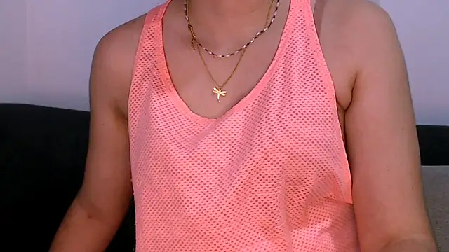 sofi-rojas1 online show from February 4, 2026, 8:42 am