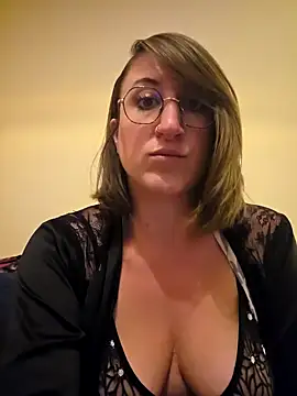 Snapshot of minierose chatting on October 22, 2025, 2:33 am minierose online show from October 22, 2025, 2:33 am