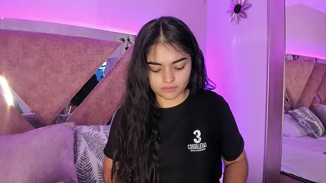 GiselOrtiz online show from March 5, 2025, 11:28 am