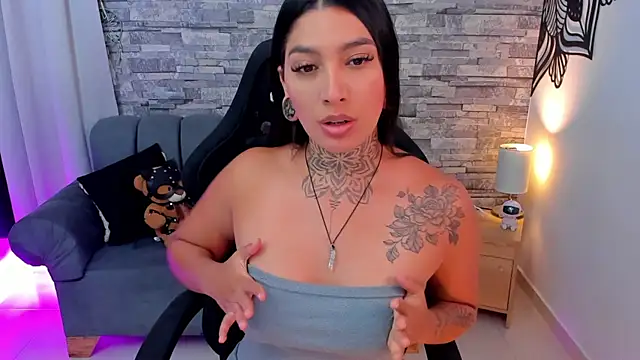 Snapshot of LouaneBourVip chatting on September 25, 2025, 11:11 pm LouaneBourVip online show from September 25, 2025, 11:11 pm