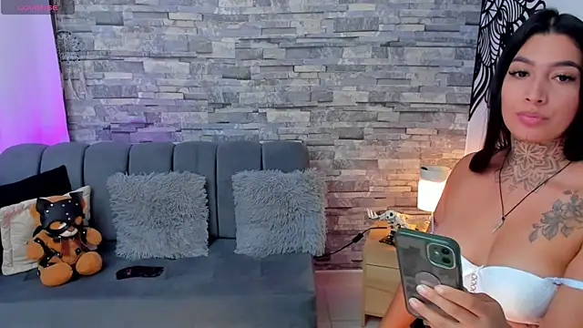 Snapshot of LouaneBourVip chatting on September 22, 2025, 2:39 am LouaneBourVip online show from September 22, 2025, 2:39 am