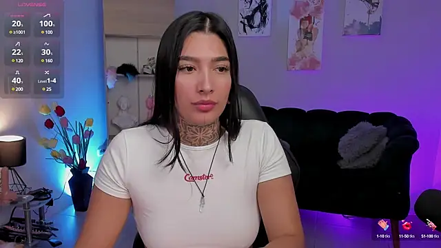 LouaneBourVip online show from January 17, 2025, 2:18 pm