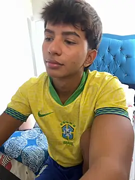 Snapshot of Leonarrrd_01 chatting on October 23, 2025, 7:56 pm Leonarrrd 01 online show from October 23, 2025, 7:56 pm