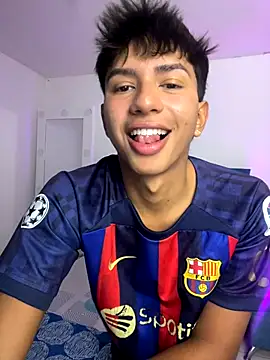 Snapshot of Leonarrrd_01 chatting on October 9, 2025, 12:55 am Leonarrrd 01 online show from October 9, 2025, 12:55 am