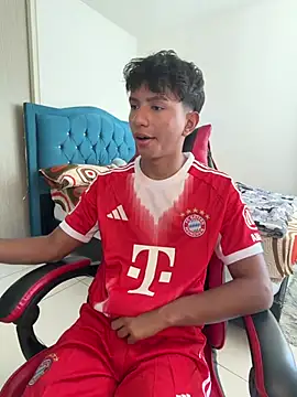 Leonarrrd 01 online show from April 30, 2026, 5:09 pm