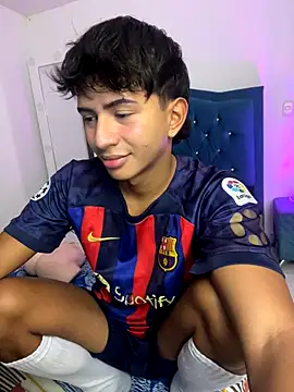 Snapshot of Leonarrrd_01 chatting on October 23, 2025, 12:53 am Leonarrrd 01 online show from October 23, 2025, 12:53 am