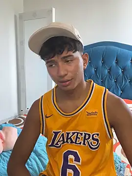 Snapshot of Leonarrrd_01 chatting on October 4, 2025, 9:05 pm Leonarrrd 01 online show from October 4, 2025, 9:05 pm