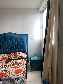 Snapshot of Leonarrrd_01 chatting on October 19, 2025, 8:11 pm Leonarrrd 01 online show from October 19, 2025, 8:11 pm