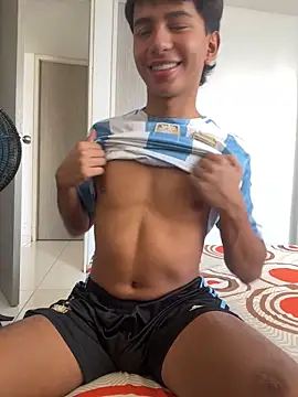 Snapshot of Leonarrrd_01 chatting on October 29, 2025, 3:22 pm Leonarrrd 01 online show from October 29, 2025, 3:22 pm