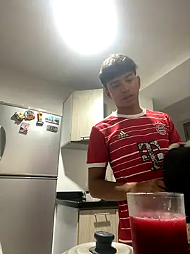 Snapshot of Leonarrrd_01 chatting on September 26, 2025, 10:05 pm Leonarrrd 01 online show from September 26, 2025, 10:05 pm