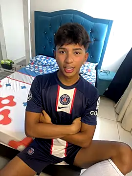 Snapshot of Leonarrrd_01 chatting on September 24, 2025, 8:48 pm Leonarrrd 01 online show from September 24, 2025, 8:48 pm