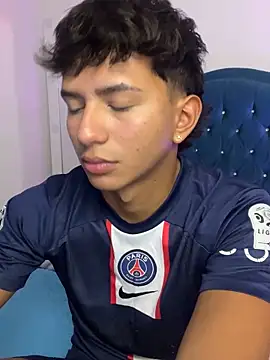 Snapshot of Leonarrrd_01 chatting on October 7, 2025, 3:18 am Leonarrrd 01 online show from October 7, 2025, 3:18 am