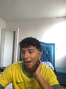 Snapshot of Leonarrrd_01 chatting on September 27, 2025, 8:37 pm Leonarrrd 01 online show from September 27, 2025, 8:37 pm