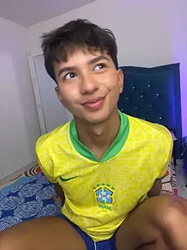 Snapshot of Leonarrrd_01 chatting on October 15, 2025, 12:09 am Leonarrrd 01 online show from October 15, 2025, 12:09 am