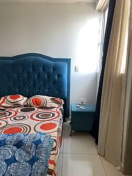 Snapshot of Leonarrrd_01 chatting on October 17, 2025, 8:21 pm Leonarrrd 01 online show from October 17, 2025, 8:21 pm