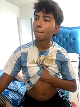 Snapshot of Leonarrrd_01 chatting on October 21, 2025, 8:08 pm Leonarrrd 01 online show from October 21, 2025, 8:08 pm