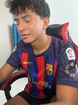 Leonarrrd 01 online show from March 13, 2026, 8:47 pm