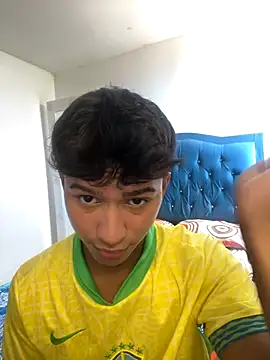 Snapshot of Leonarrrd_01 chatting on October 1, 2025, 8:24 pm Leonarrrd 01 online show from October 1, 2025, 8:24 pm