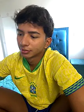 Snapshot of Leonarrrd_01 chatting on October 20, 2025, 9:04 pm Leonarrrd 01 online show from October 20, 2025, 9:04 pm