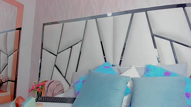  aurora18  online show from April 9, 2026, 3:08 am