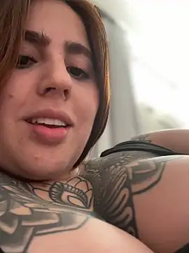 Snapshot of ValerieHilton chatting on September 29, 2025, 10:04 pm ValerieHilton online show from September 29, 2025, 10:04 pm