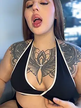 Snapshot of ValerieHilton chatting on October 25, 2025, 9:37 pm ValerieHilton online show from October 25, 2025, 9:37 pm