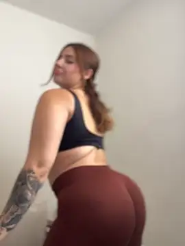 Snapshot of ValerieHilton chatting on March 21, 2025, 9:23 pm ValerieHilton online show from March 21, 2025, 9:23 pm