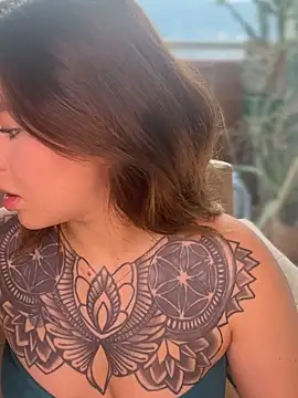 Snapshot of ValerieHilton chatting on February 15, 2025, 9:39 pm ValerieHilton online show from February 15, 2025, 9:39 pm