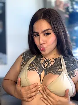 Snapshot of ValerieHilton chatting on September 9, 2025, 9:24 pm ValerieHilton online show from September 9, 2025, 9:24 pm