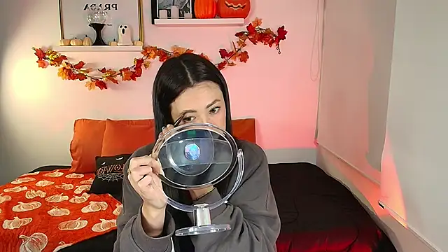 Snapshot of lilyy_evanss chatting on October 4, 2025, 11:50 pm lilyy evanss online show from October 4, 2025, 11:50 pm