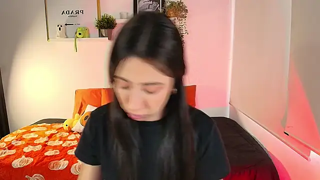 Snapshot of lilyy_evanss chatting on November 7, 2025, 9:52 pm lilyy evanss online show from November 7, 2025, 9:52 pm